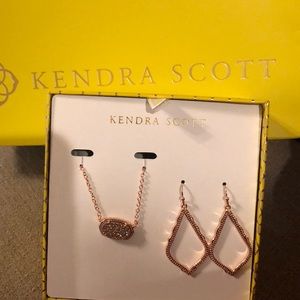 Kendra Scott rose gold Gift set